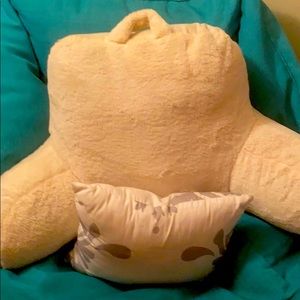 Back pillow (pick up or meet up only )